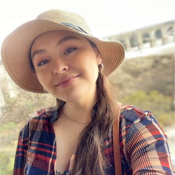 Meet your Posher, Michelle ✨ - Picture 2 of 2